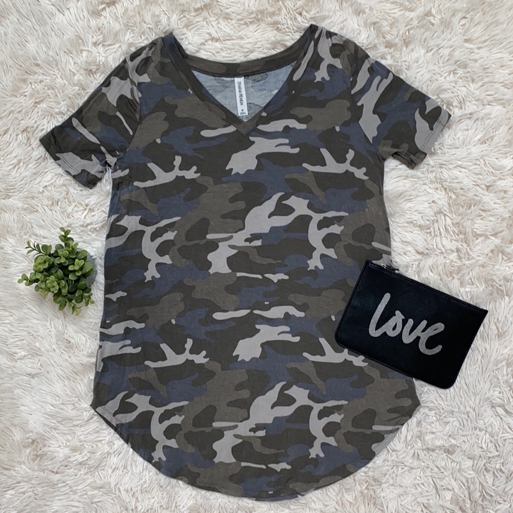 Zenana Premium V-neck Tee 💗 Camouflage - Picture 3 of 11